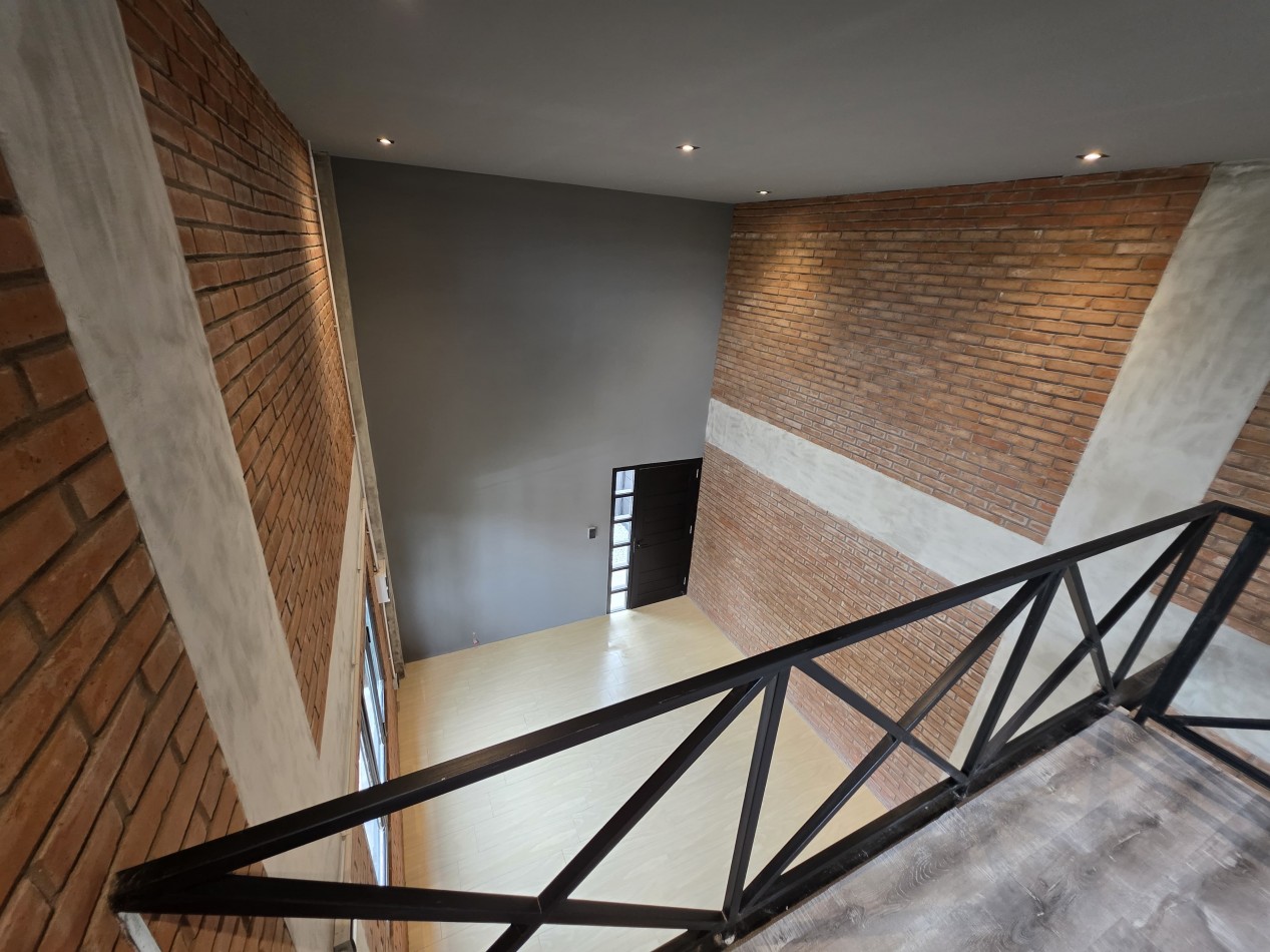 MODERNO DUPLEX 2 AMB C DOBLE ALTURA Y PATIO SAN JOSE