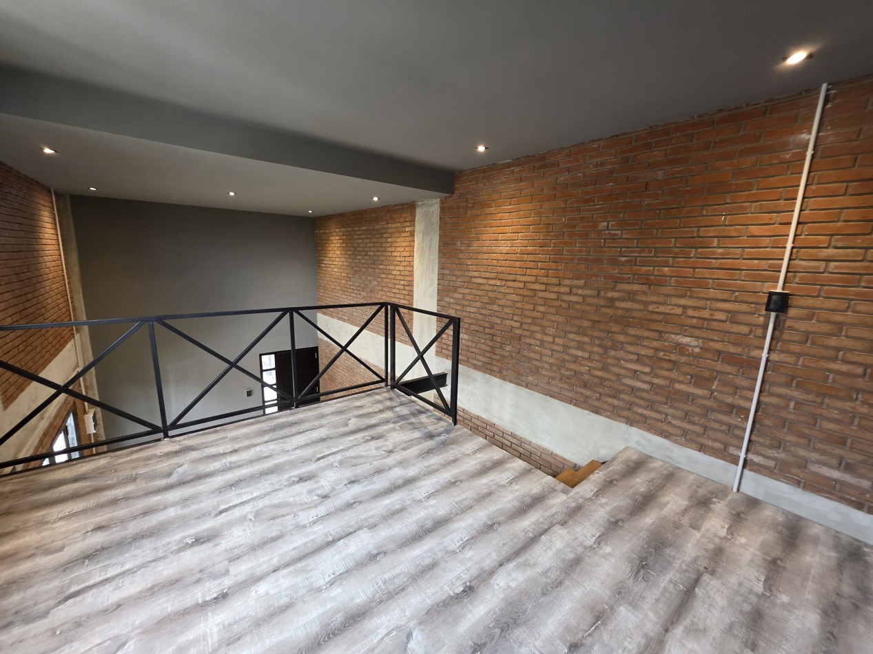 MODERNO DUPLEX 2 AMB C DOBLE ALTURA Y PATIO SAN JOSE