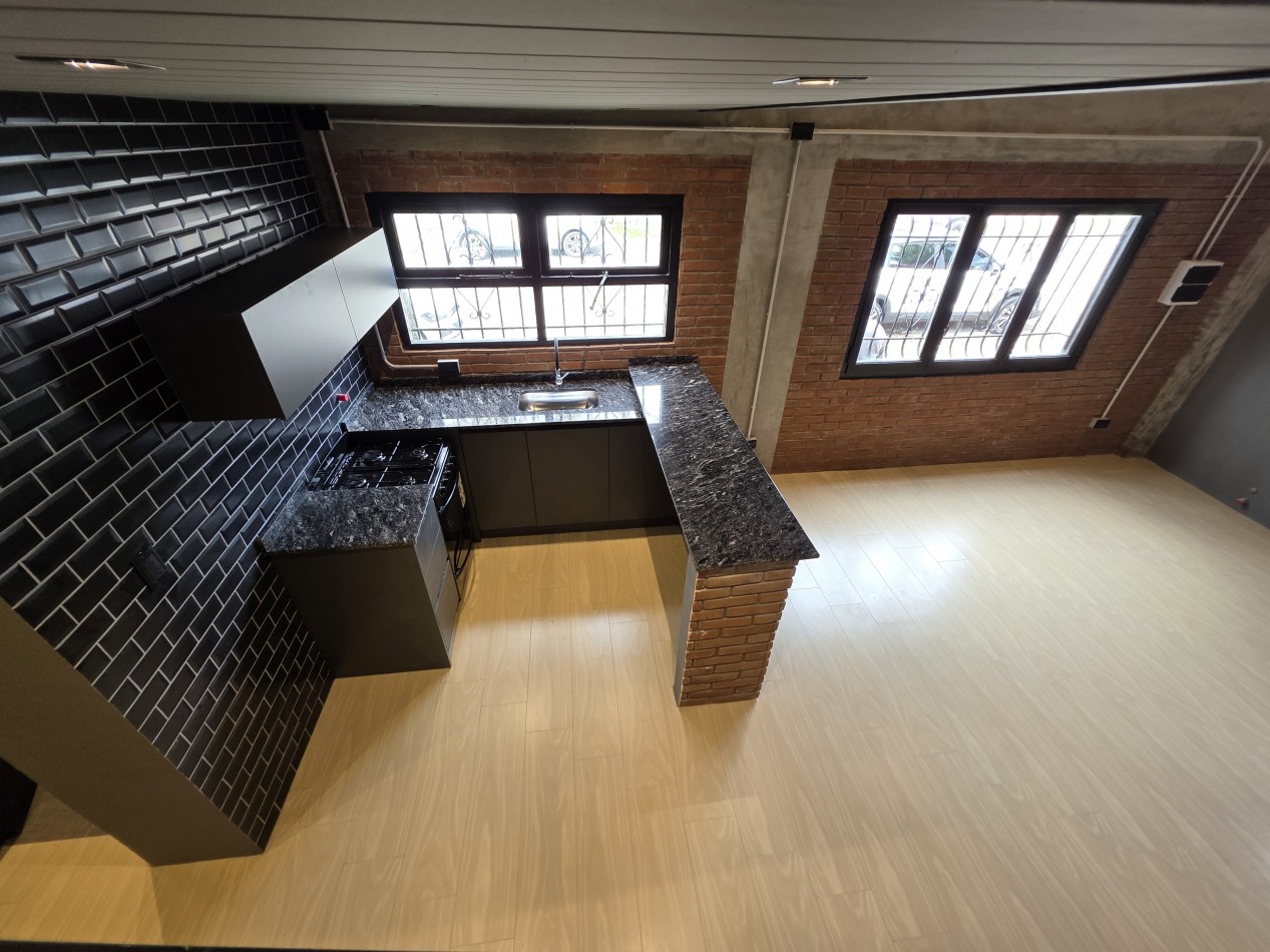 MODERNO DUPLEX 2 AMB C DOBLE ALTURA Y PATIO SAN JOSE