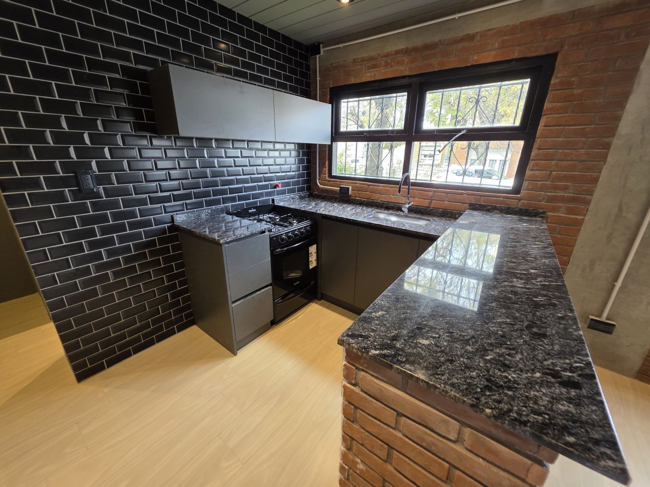 MODERNO DUPLEX 2 AMB C DOBLE ALTURA Y PATIO SAN JOSE