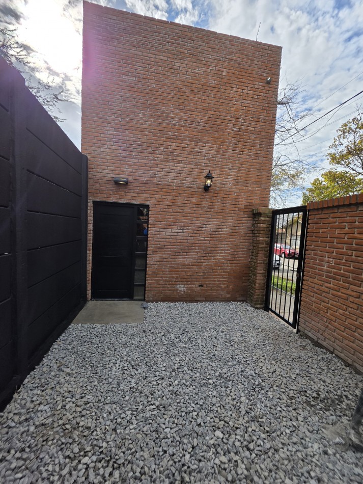 MODERNO DUPLEX 2 AMB C DOBLE ALTURA Y PATIO SAN JOSE