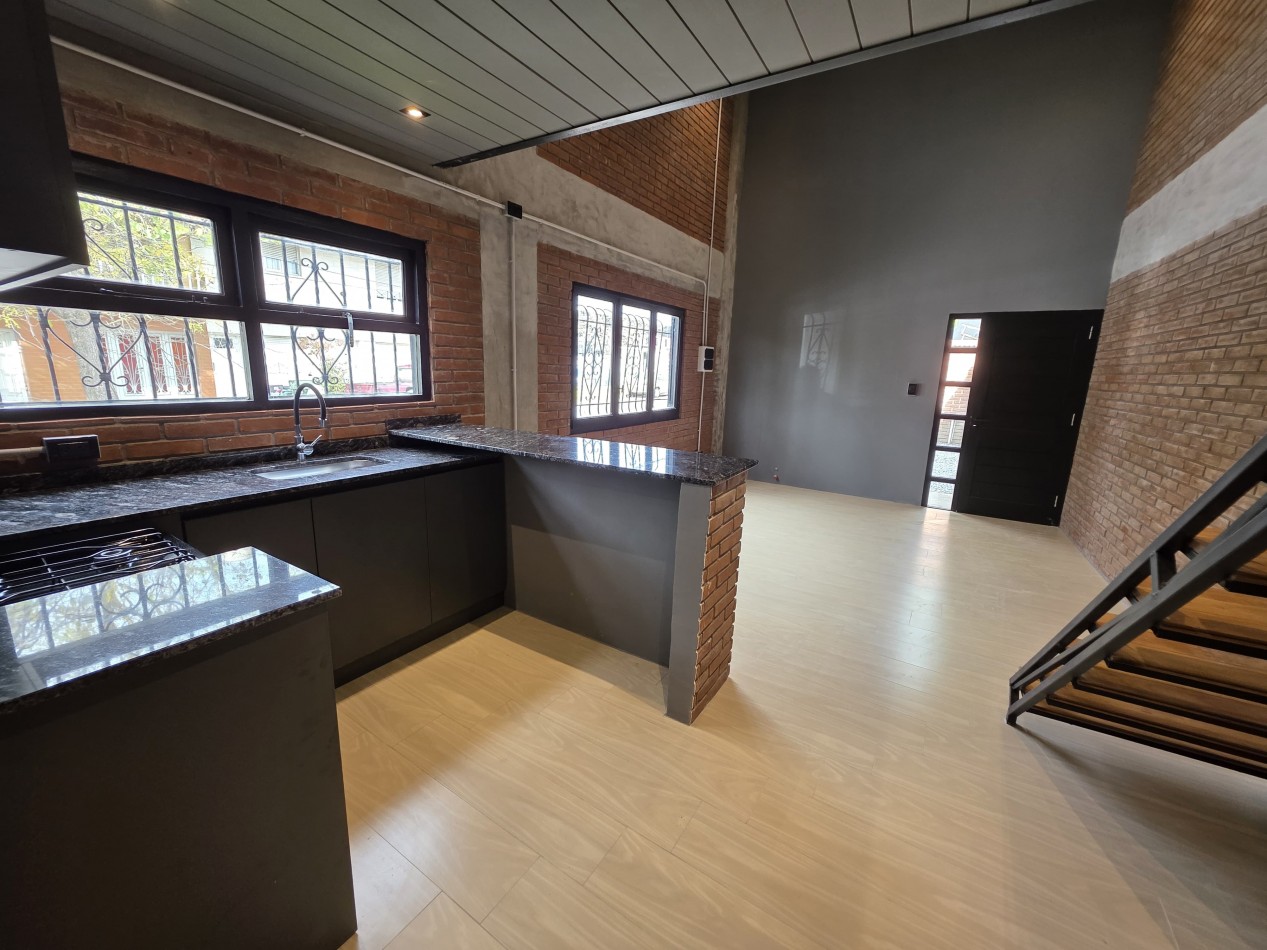MODERNO DUPLEX 2 AMB C DOBLE ALTURA Y PATIO SAN JOSE
