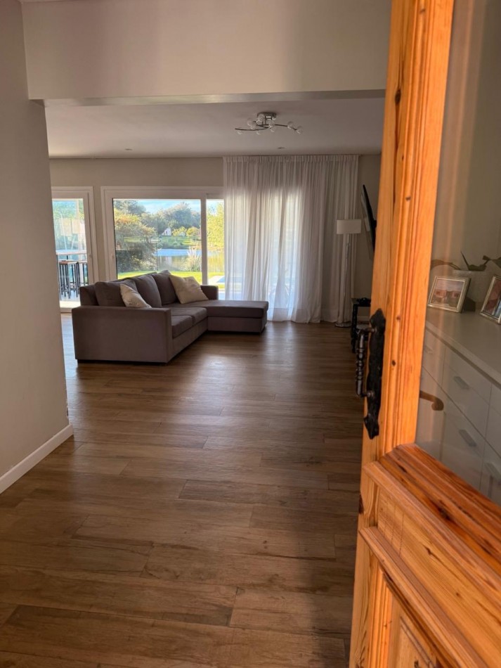 VENTA HERMOSA CASA 4 AMB CON VISTA PLENA A LA LAGUNA EN ARENAS DEL SUR