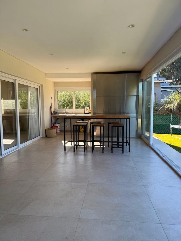 VENTA HERMOSA CASA 4 AMB CON VISTA PLENA A LA LAGUNA EN ARENAS DEL SUR
