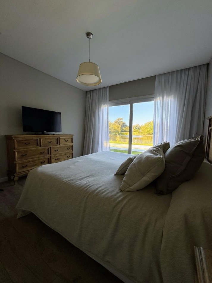 VENTA HERMOSA CASA 4 AMB CON VISTA PLENA A LA LAGUNA EN ARENAS DEL SUR