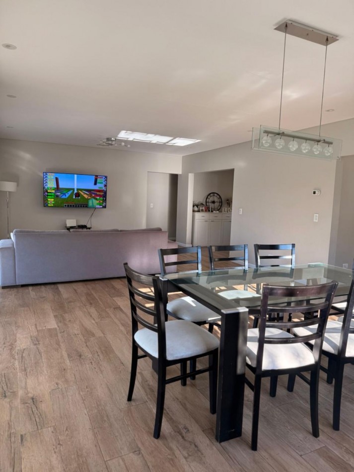 VENTA HERMOSA CASA 4 AMB CON VISTA PLENA A LA LAGUNA EN ARENAS DEL SUR
