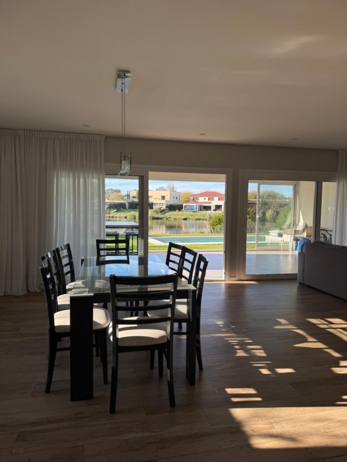 VENTA HERMOSA CASA 4 AMB CON VISTA PLENA A LA LAGUNA EN ARENAS DEL SUR