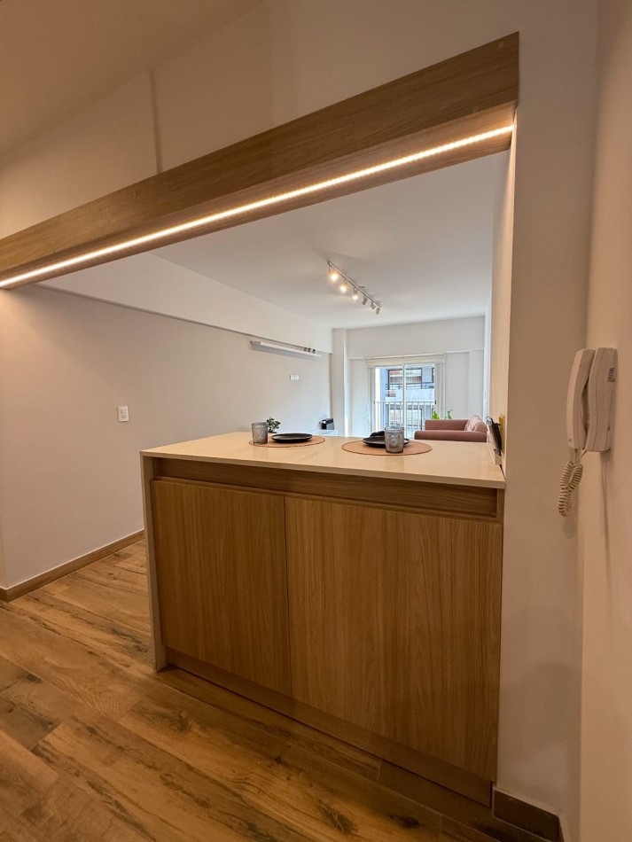 EXCELENTE DEPTO 3 AMB AL FTE C BALCON Y COCHERA RECICLADO Y C DECO ALDREY