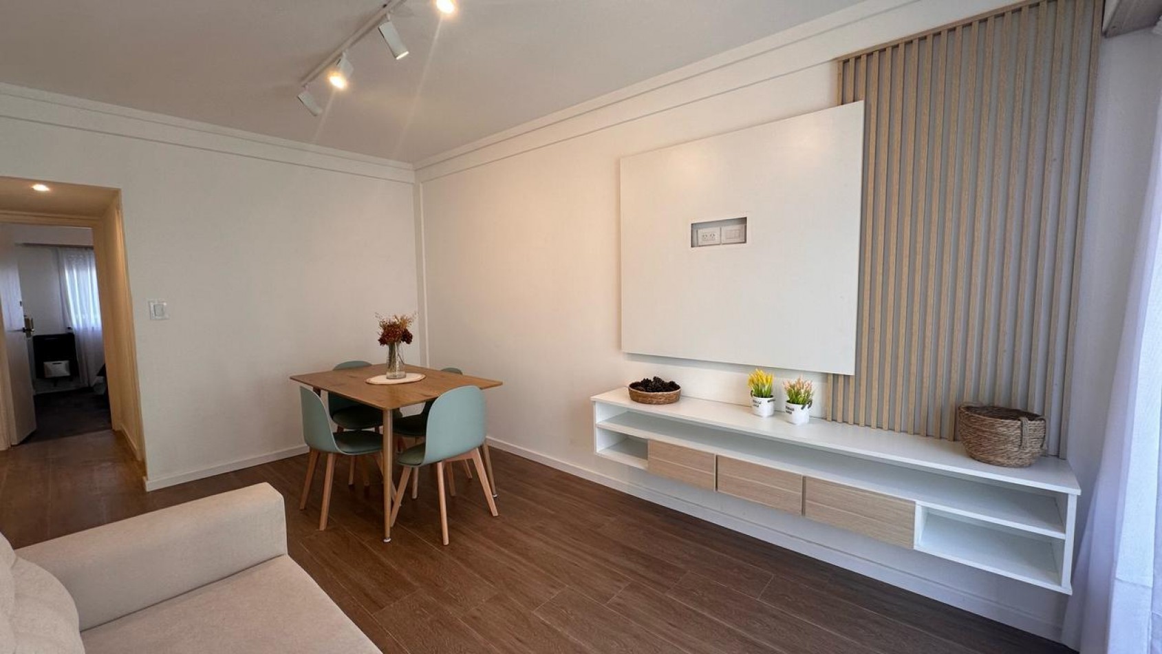 IMPERDIBLE DEPTO 2 AMB AL FTE C BALCON RECICLADO Y AMOBLADO CENTRO