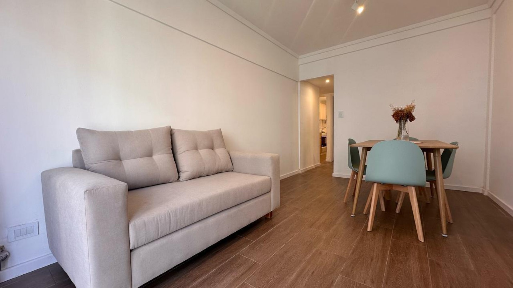 IMPERDIBLE DEPTO 2 AMB AL FTE C BALCON RECICLADO Y AMOBLADO CENTRO