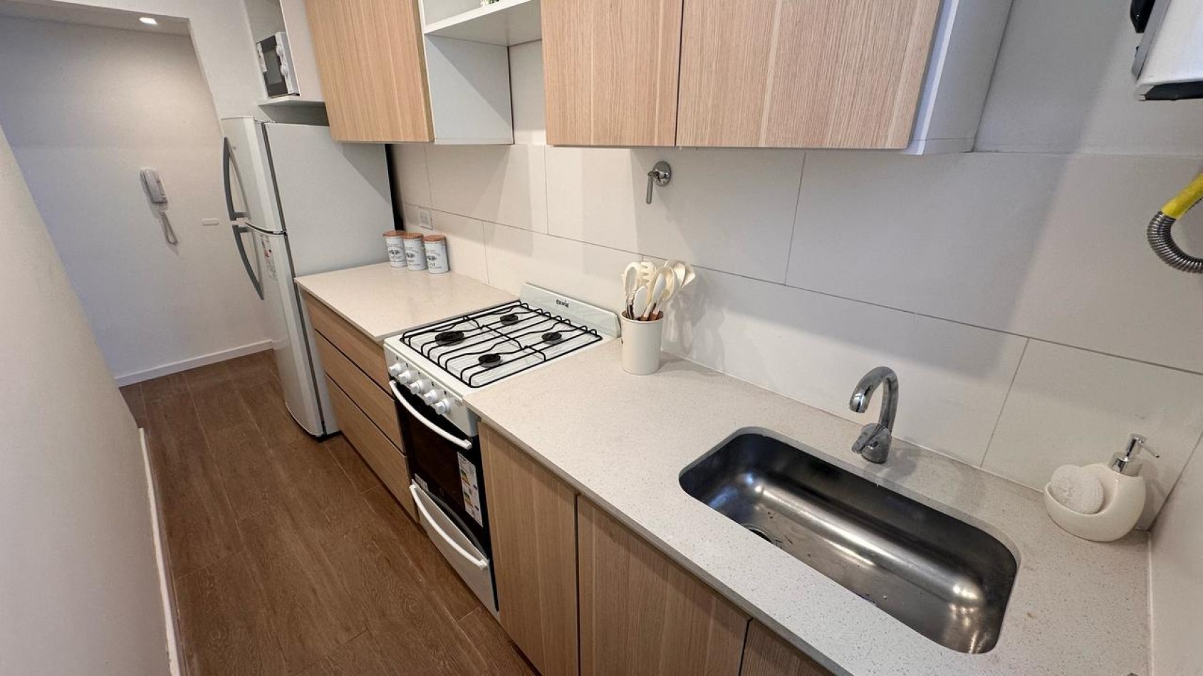 IMPERDIBLE DEPTO 2 AMB AL FTE C BALCON RECICLADO Y AMOBLADO CENTRO