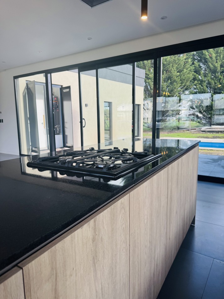 CASA 4 AMB EN VENTA EN RUMENCO JOVEN: PISCINA, JARDIN Y DETALLES DE CALIDAD