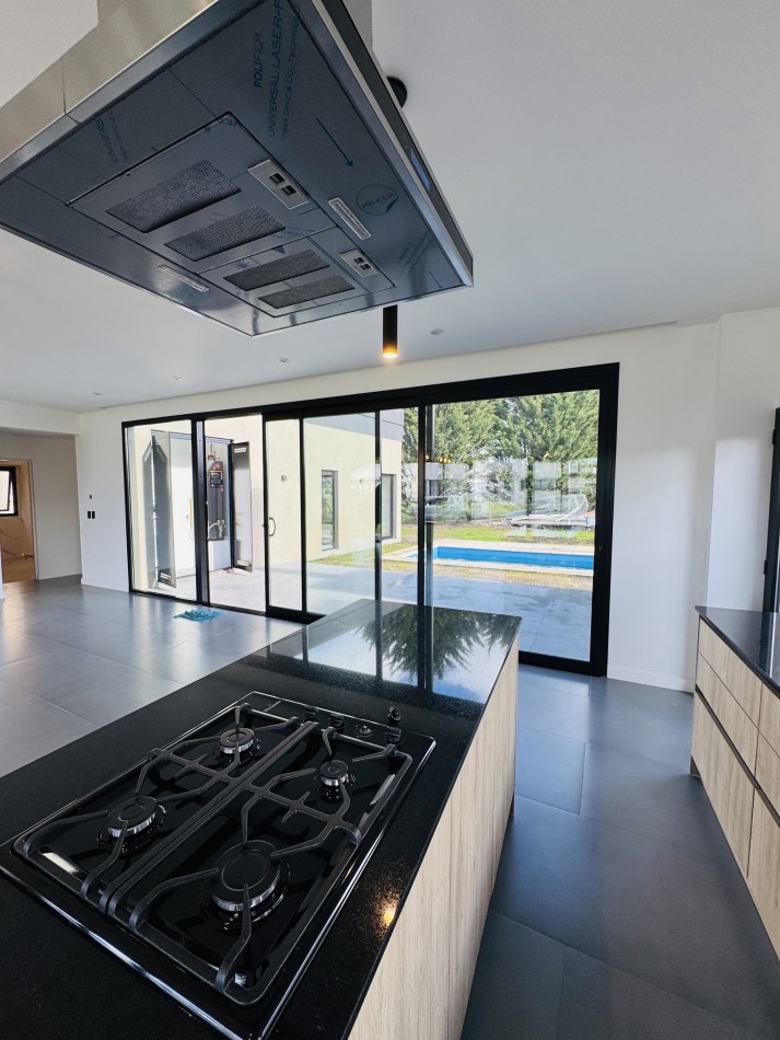 CASA 4 AMB EN VENTA EN RUMENCO JOVEN: PISCINA, JARDIN Y DETALLES DE CALIDAD