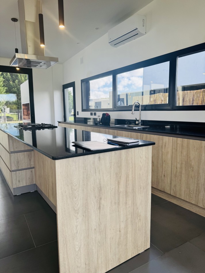 CASA 4 AMB EN VENTA EN RUMENCO JOVEN: PISCINA, JARDIN Y DETALLES DE CALIDAD