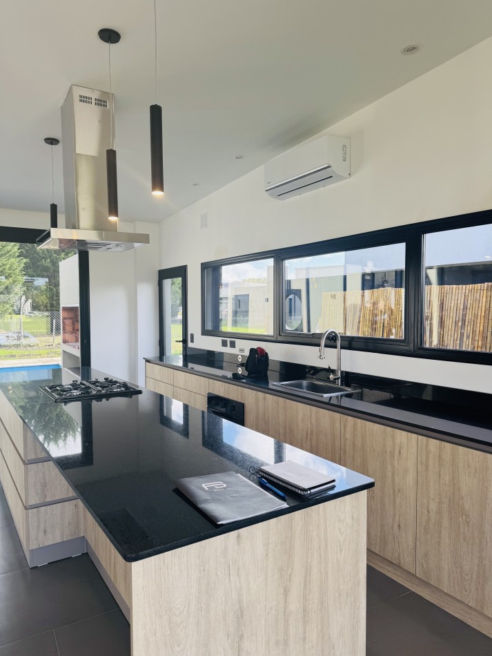 CASA 4 AMB EN VENTA EN RUMENCO JOVEN: PISCINA, JARDIN Y DETALLES DE CALIDAD