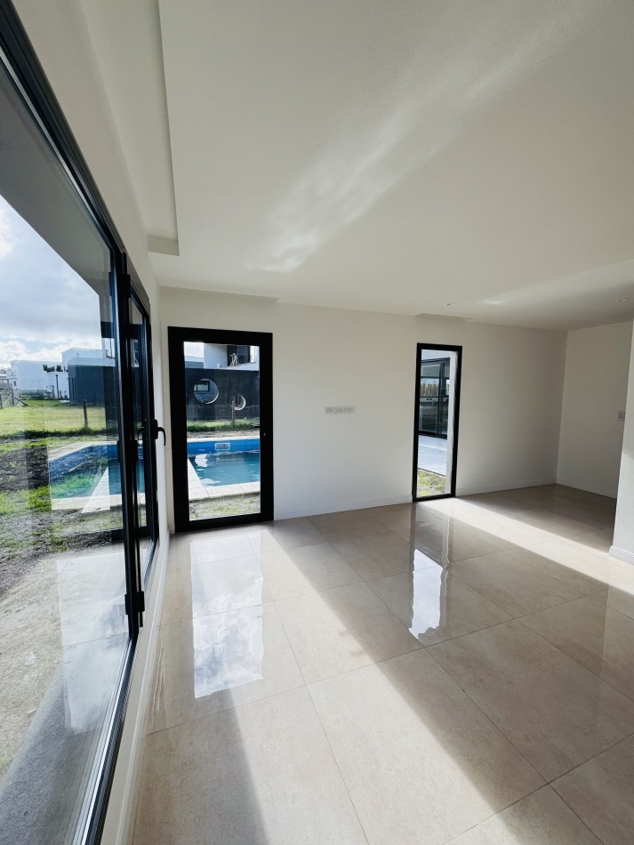 CASA 4 AMB EN VENTA EN RUMENCO JOVEN: PISCINA, JARDIN Y DETALLES DE CALIDAD