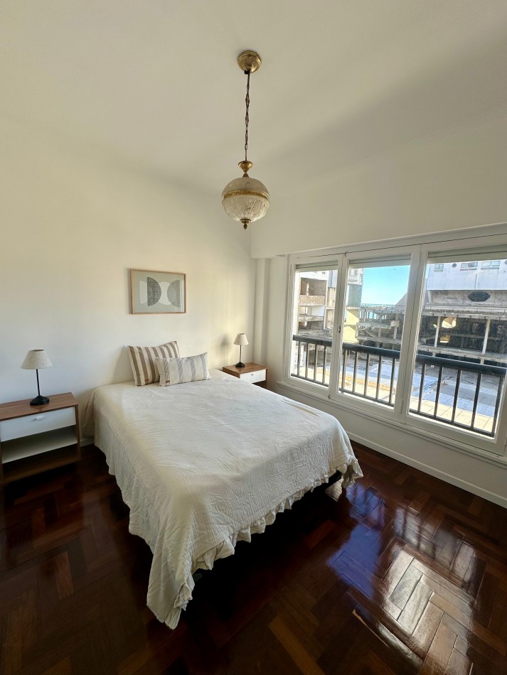 DEPARTAMENTO 3 AMB EN VENTA AMOBLADO, CON BALCON FRANCES Y VISTA PARCIAL AL MAR ¡LISTO PARA MUDARTE!