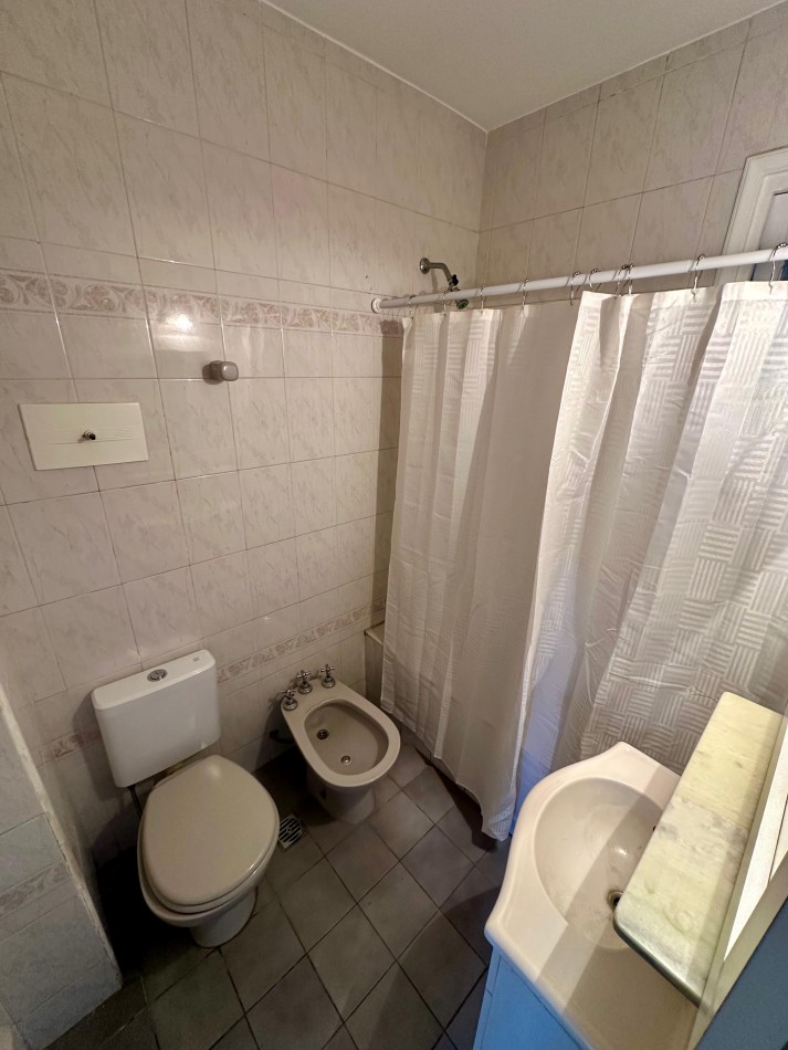 DEPARTAMENTO 3 AMB EN VENTA AMOBLADO, CON BALCON FRANCES Y VISTA PARCIAL AL MAR ¡LISTO PARA MUDARTE!