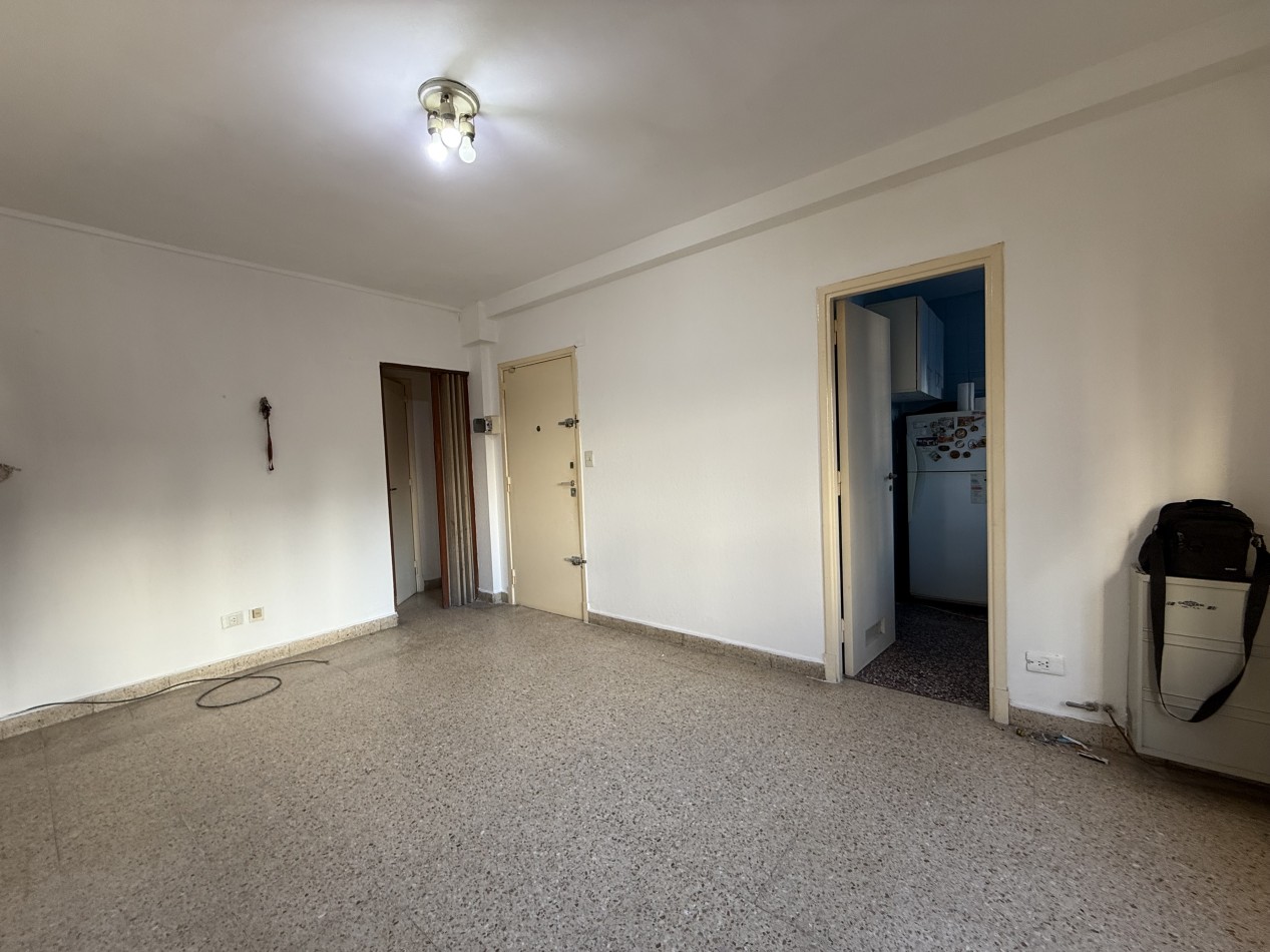VENTA DTO 3 AMB CON DEPENDENCIA AL FRENTE C/BALCON ORIGINAL . MICROCENTRO