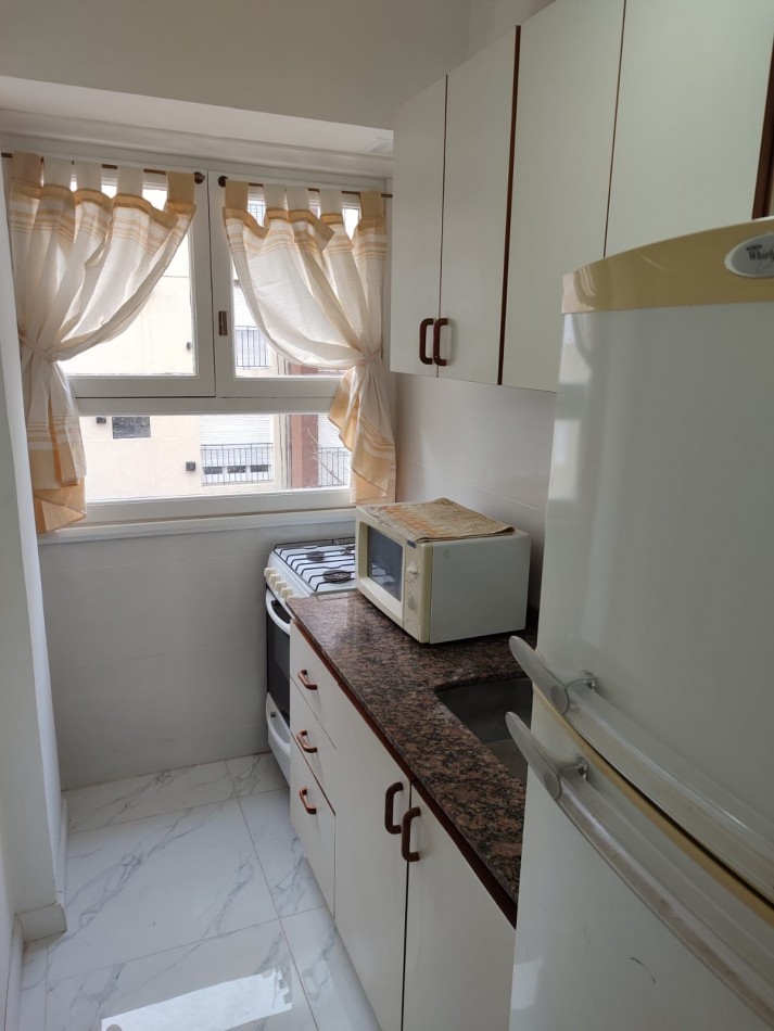 VENTA DEPTO 2 AMB AL FTE C BALCON FRANCES AMOBLADO CENTRO