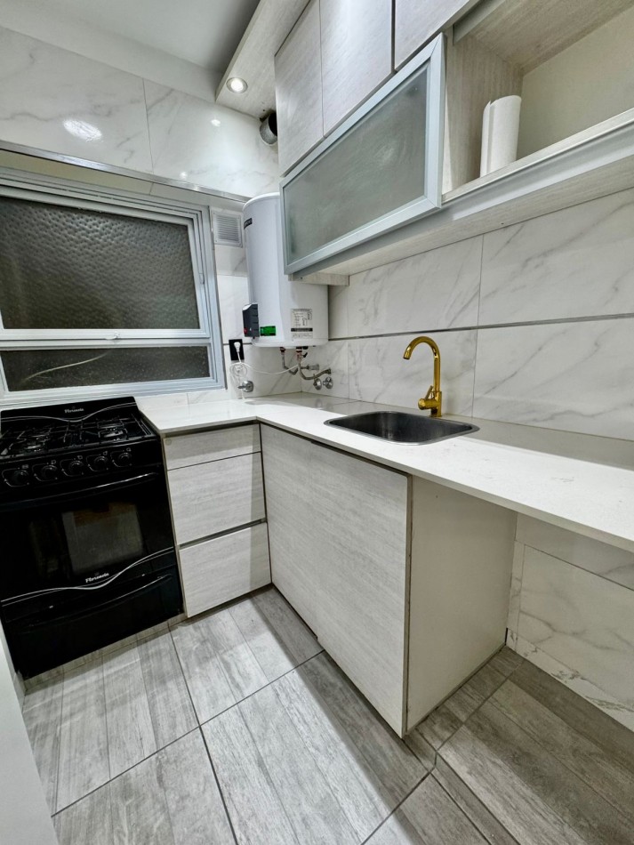 VENTA MONOAMBIENTE RECICLADO CON BALCON-PLAZA COLON