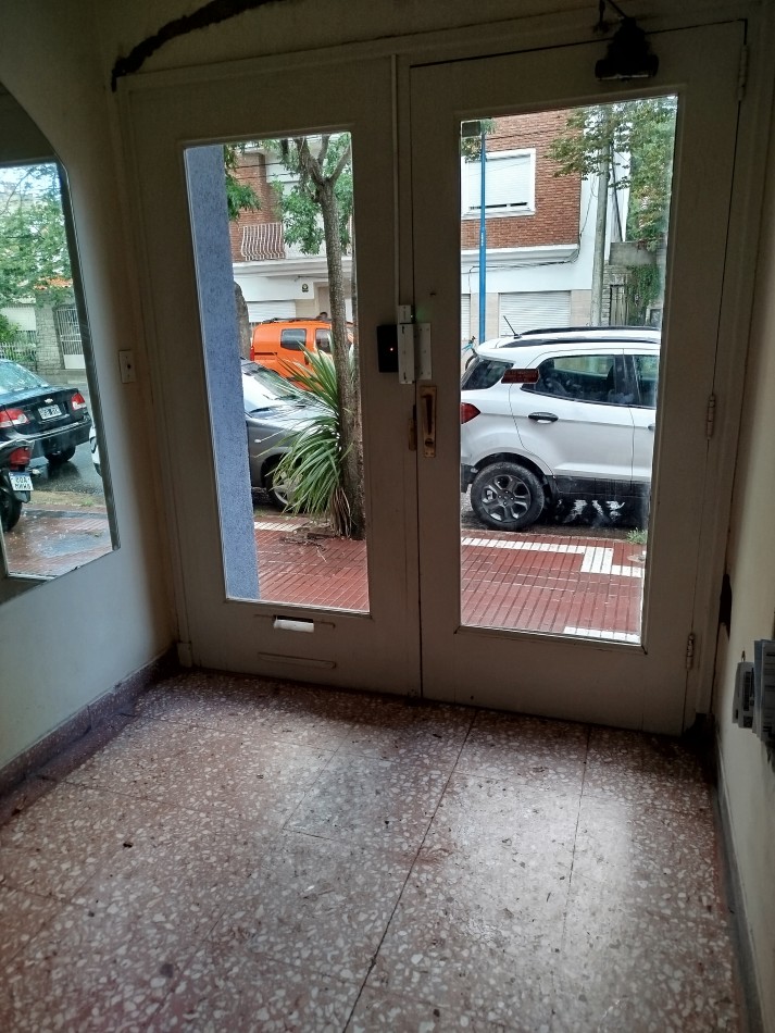 VENTA DEPARTAMENTO 2 AMB AL FRENTE CON BALCON CHAUVIN 