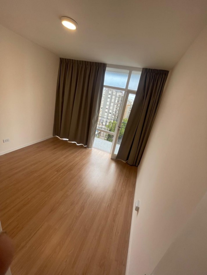 VENTA DEPTO RECICLADO 2 AMB A LA CALLE CON BALCON CENTRO
