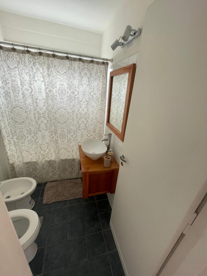 VENTA DEPTO RECICLADO 2 AMB A LA CALLE CON BALCON CENTRO