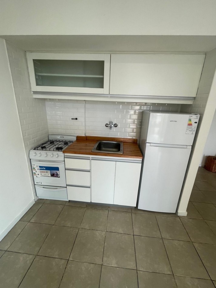 VENTA DEPTO RECICLADO 2 AMB A LA CALLE CON BALCON CENTRO
