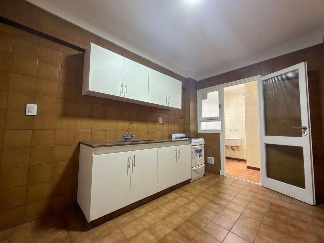 VENTA DEPARTAMENTO 2 AMBIENTES CON DEPENDENCIA Y BALCON
