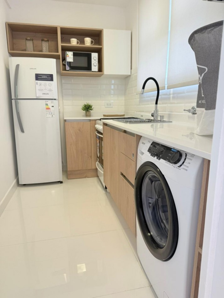 ()VENTA DEPARTAMENTO TOTALMENTE RECICLADO 3 AMB CON DEPENDECIA Y  BALCON  PUNTA IGLESIA