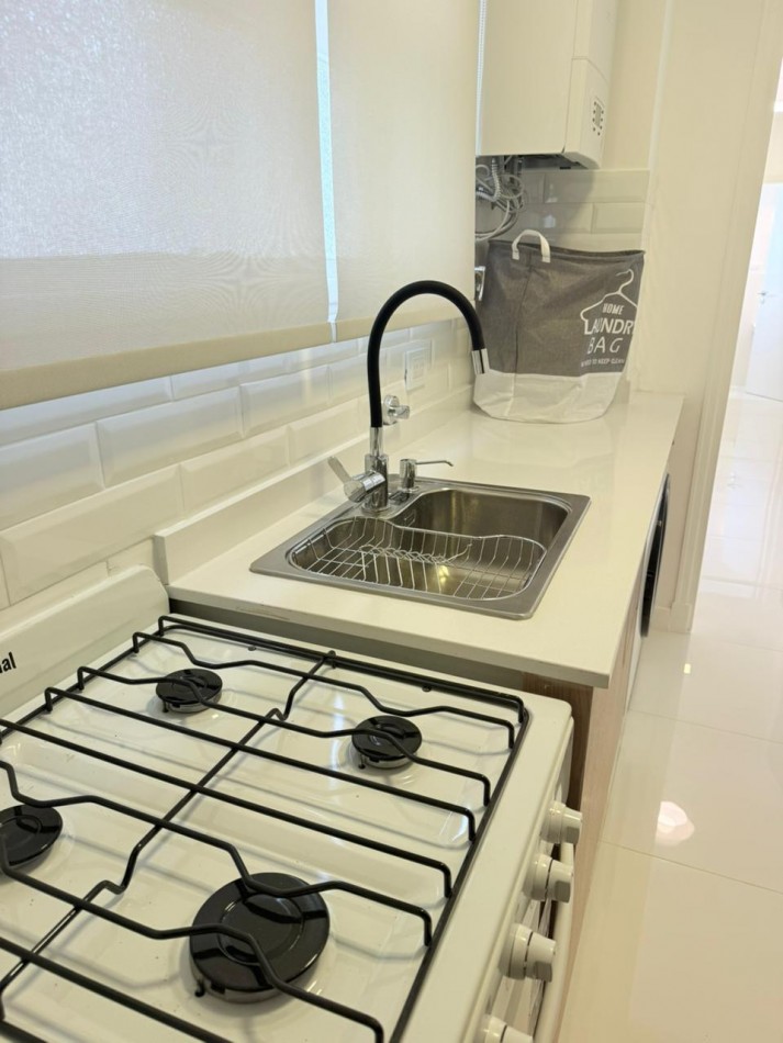 ()VENTA DEPARTAMENTO TOTALMENTE RECICLADO 3 AMB CON DEPENDECIA Y  BALCON  PUNTA IGLESIA