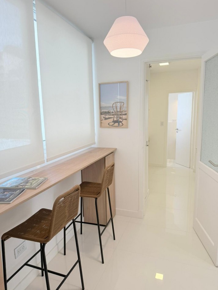 ()VENTA DEPARTAMENTO TOTALMENTE RECICLADO 3 AMB CON DEPENDECIA Y  BALCON  PUNTA IGLESIA