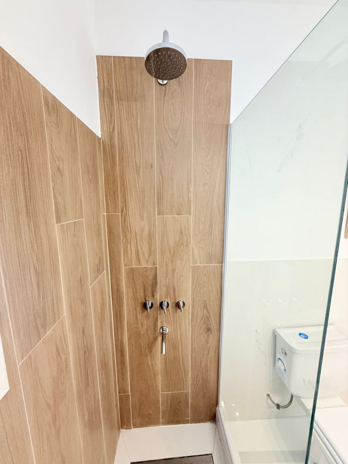 ()VENTA DEPARTAMENTO TOTALMENTE RECICLADO 3 AMB CON DEPENDECIA Y  BALCON  PUNTA IGLESIA