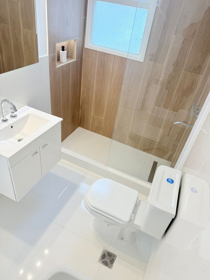 ()VENTA DEPARTAMENTO TOTALMENTE RECICLADO 3 AMB CON DEPENDECIA Y  BALCON  PUNTA IGLESIA