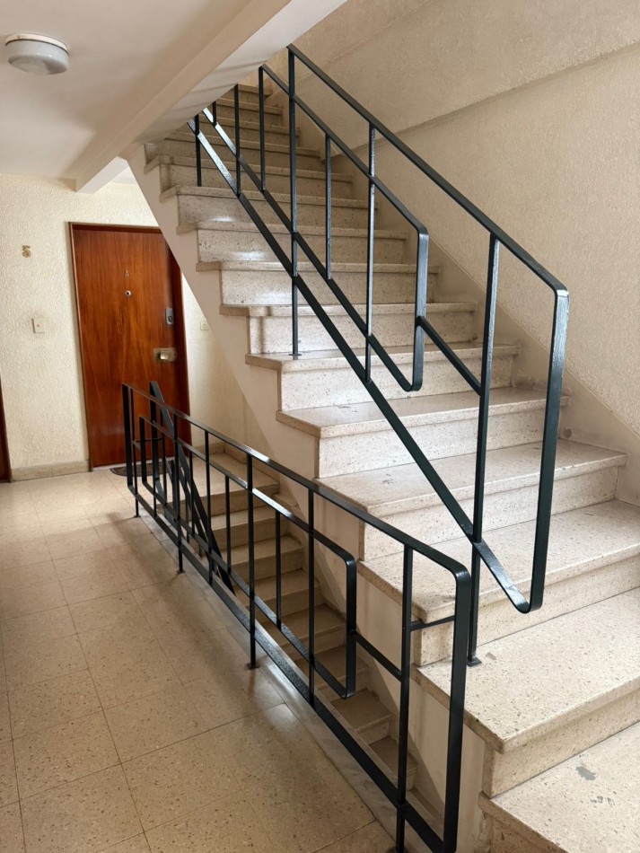 ()VENTA DEPARTAMENTO TOTALMENTE RECICLADO 3 AMB CON DEPENDECIA Y  BALCON  PUNTA IGLESIA