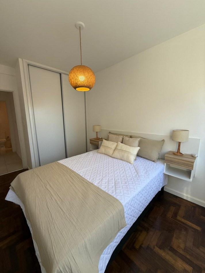 ()VENTA DEPTO RECICLADO 2 AMB A LA CALLE CON BALCON CENTRO