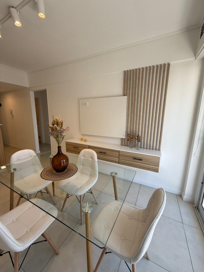 ()VENTA DEPTO RECICLADO 2 AMB A LA CALLE CON BALCON CENTRO