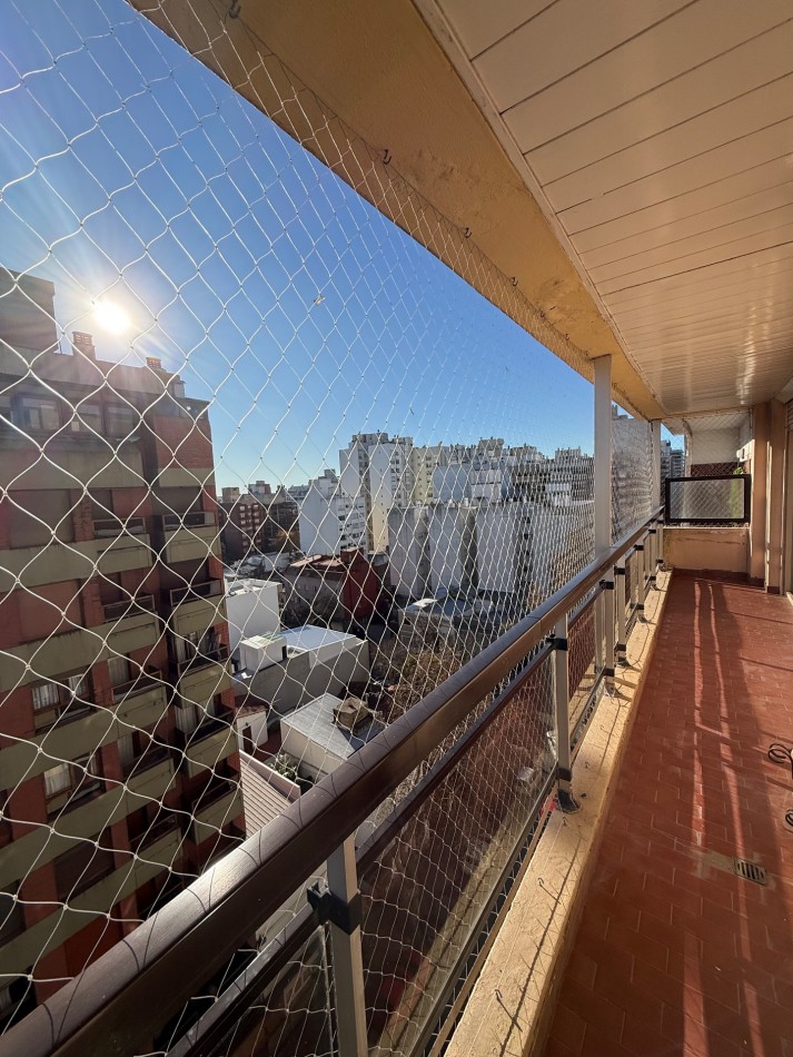 ALQUILER SEMIPISO 3 AMBIENTES CON BALCON A LA CALLE LA PERLA