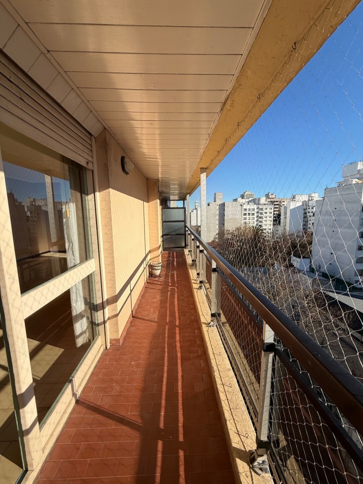 ALQUILER SEMIPISO 3 AMBIENTES CON BALCON A LA CALLE LA PERLA