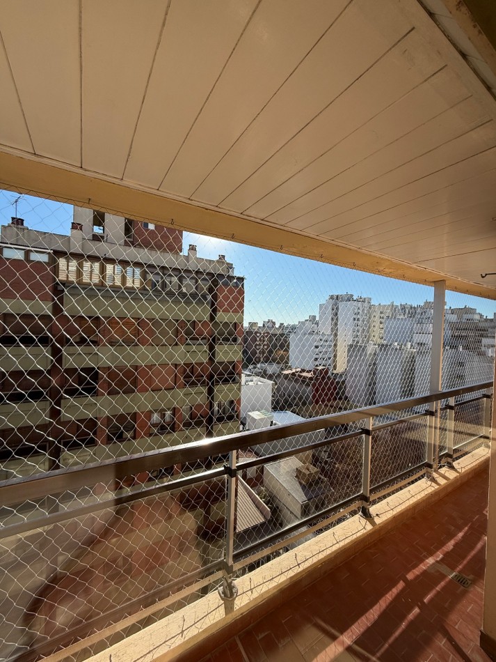 ALQUILER SEMIPISO 3 AMBIENTES CON BALCON A LA CALLE LA PERLA