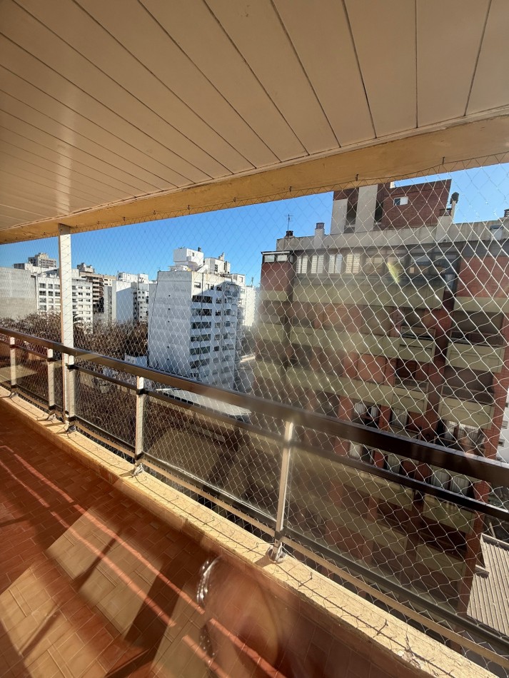 ALQUILER SEMIPISO 3 AMBIENTES CON BALCON A LA CALLE LA PERLA