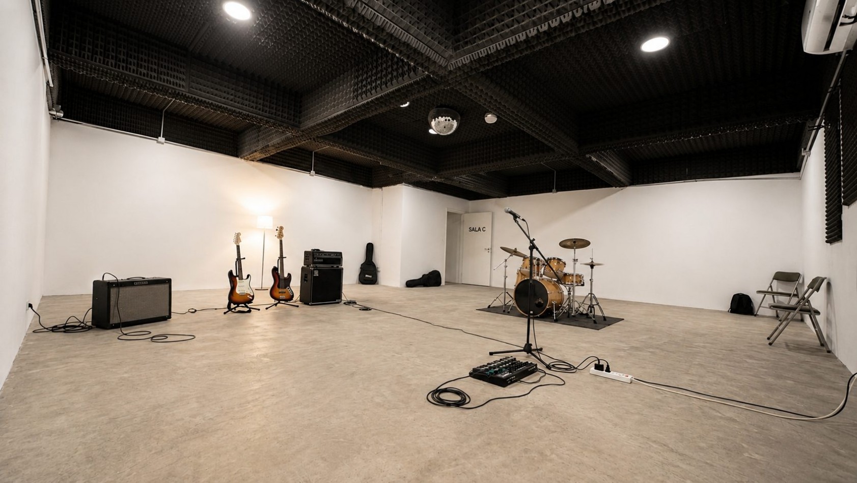 EN VENTA EXCLUSIVA CASA DE DISEÑO C/ PISCINA Y SOTANO ACUSTICO EN RUMENCO FINANCIAMIENTO 
