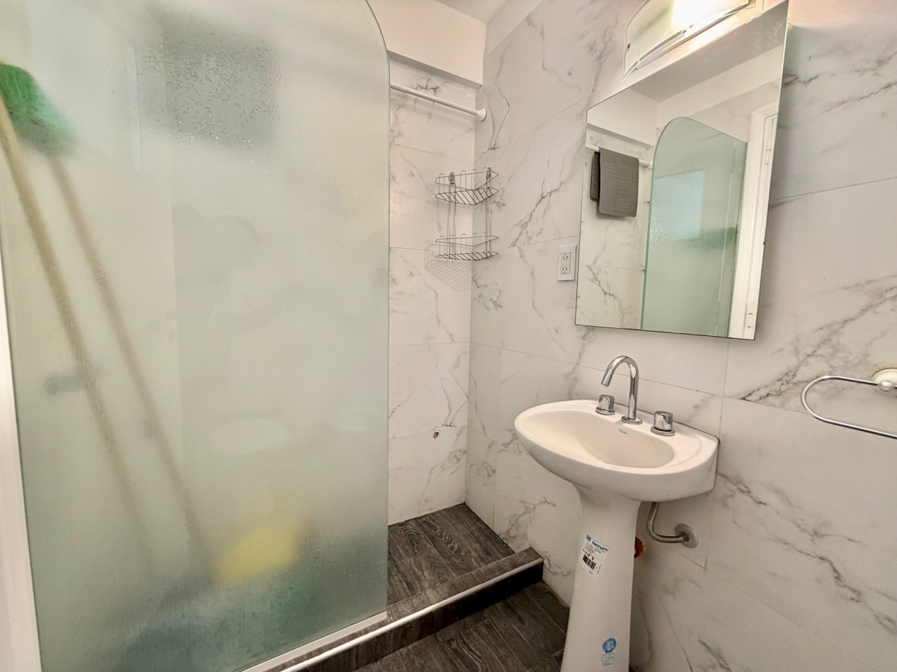 VENTA DEPTO 2 AMB A LA CALLE CON BALCON TERRAZA CENTRO