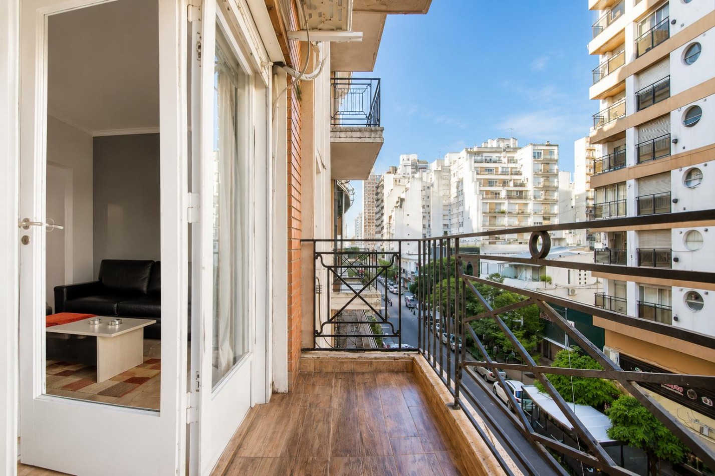 VENTA DEPTO 3 AMB AL FRENTE CON BALCON PLAZA COLON