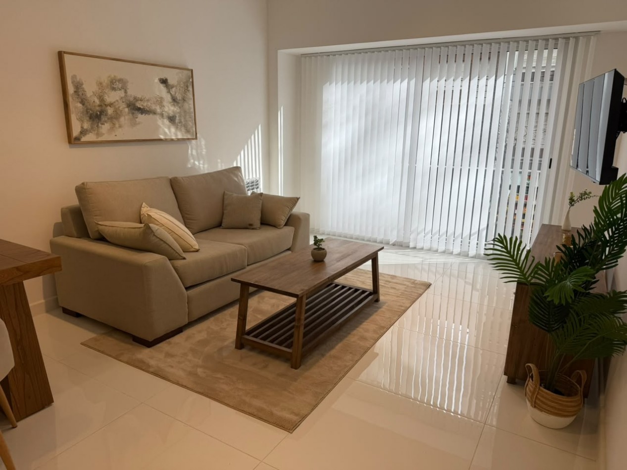 VENTA DEPTO 3 AMB RECICLADO CON BALCON A LA CALLE PLAZA COLON 