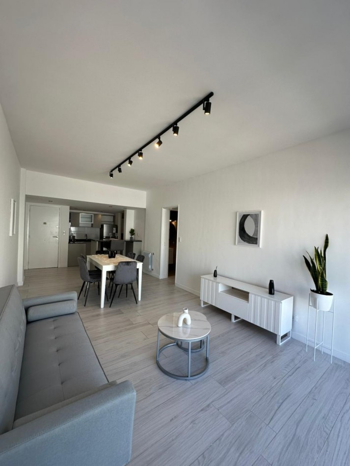 VENTA DEPTO 4 AMB CON BALCON TERRAZA Y VISTA LATERAL AL MAR CENTRO