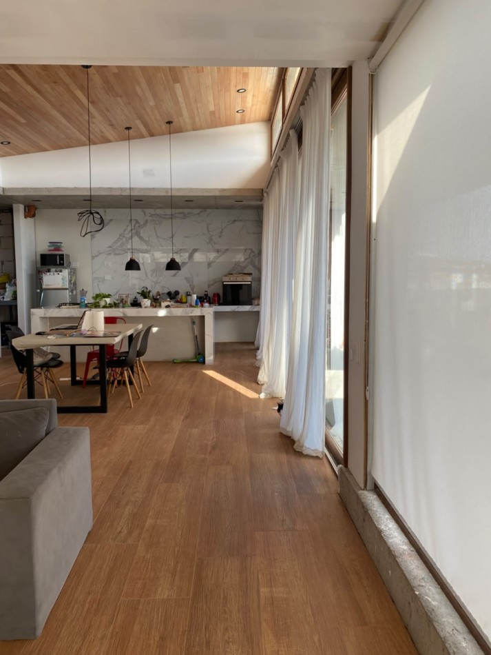 VENTA CASA 4 AMBIENTES MODERNA CON PARQUE EN BARRIO ATLANTIDA
