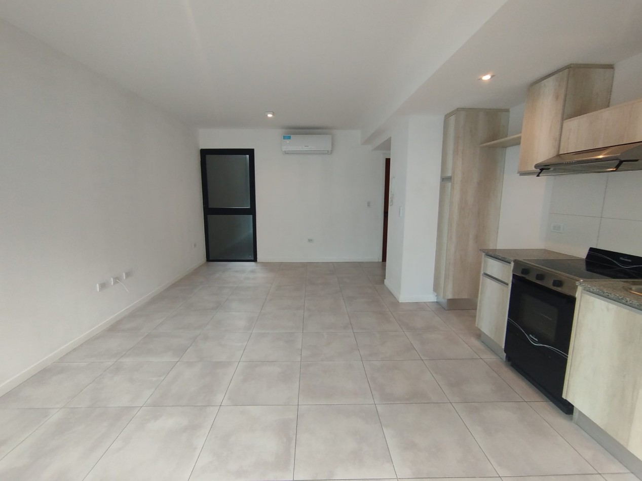 ALQUILER DEPTO 2 AMBIENTES AL FRENTE CON BALCON EN PLAZA MITRE