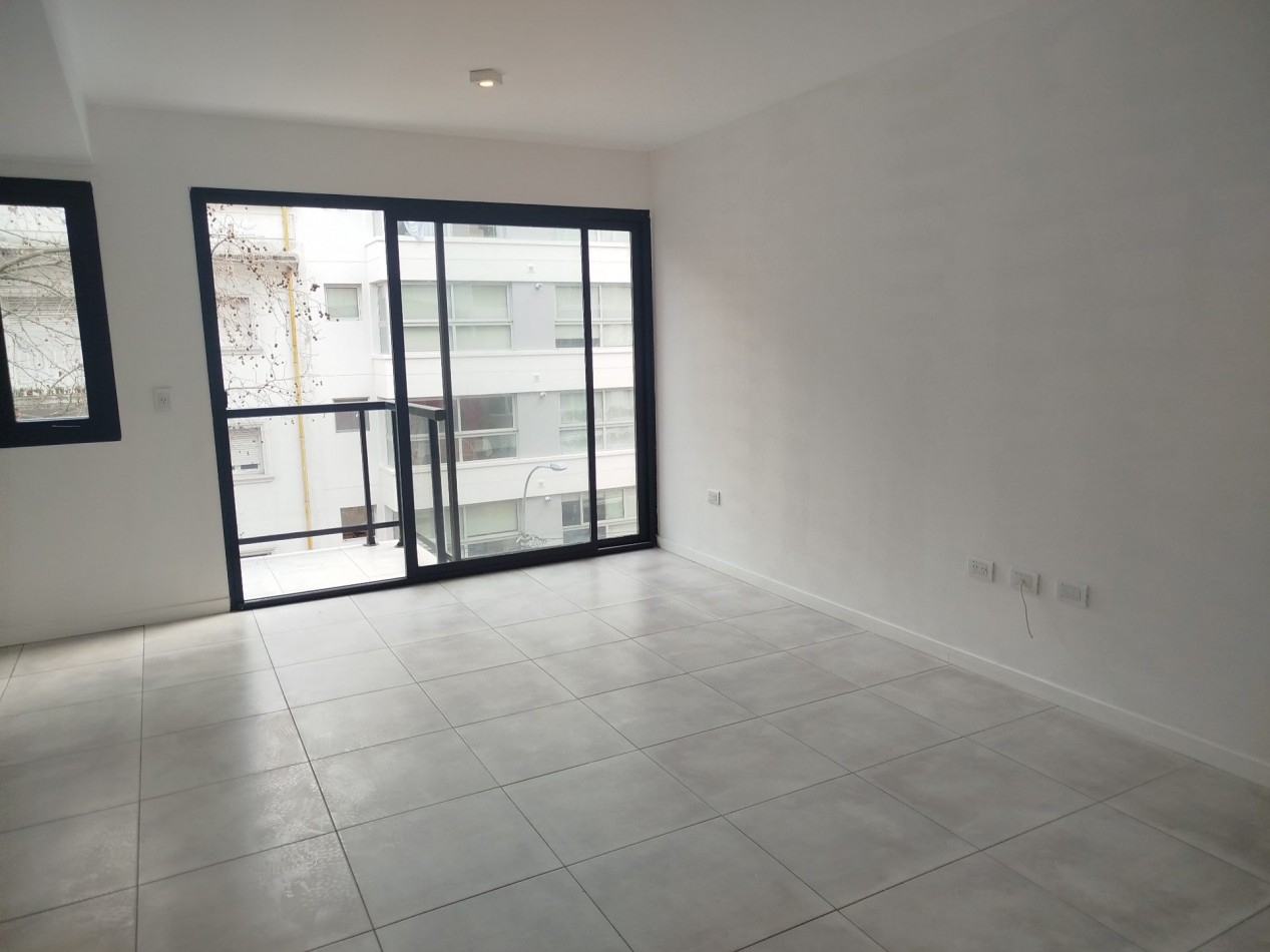 ALQUILER DEPTO 2 AMBIENTES AL FRENTE CON BALCON EN PLAZA MITRE
